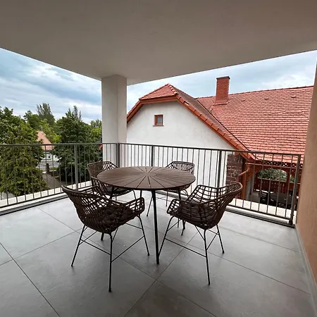 Almádi Apartment *